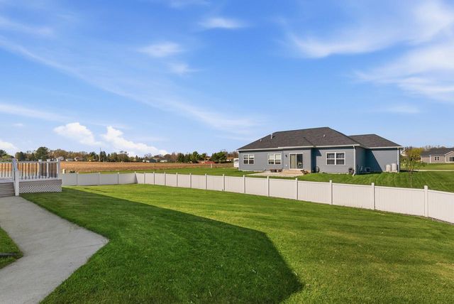 425 East STREET, Juneau, WI 53039
