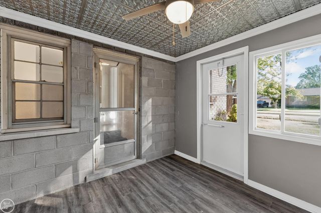699 N Esplanade Street, Mount Clemens, MI 48043