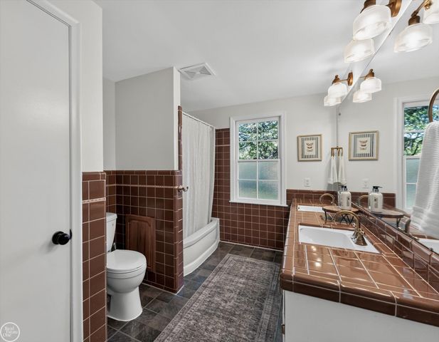 699 N Esplanade Street, Mount Clemens, MI 48043