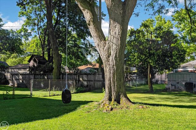 699 N Esplanade Street, Mount Clemens, MI 48043