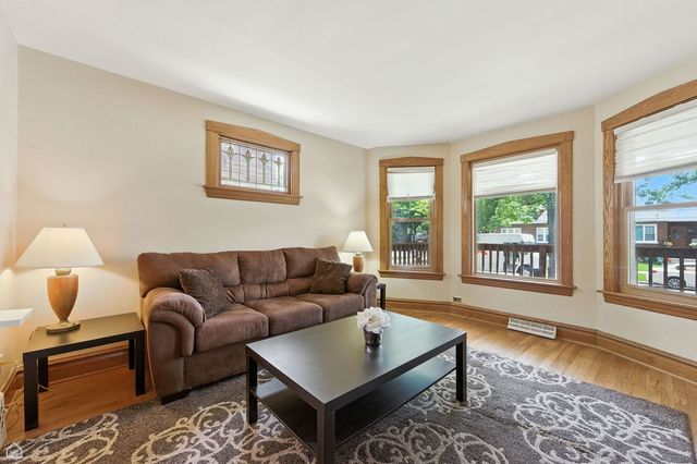 5004 W Fletcher Street, Chicago, IL 60641