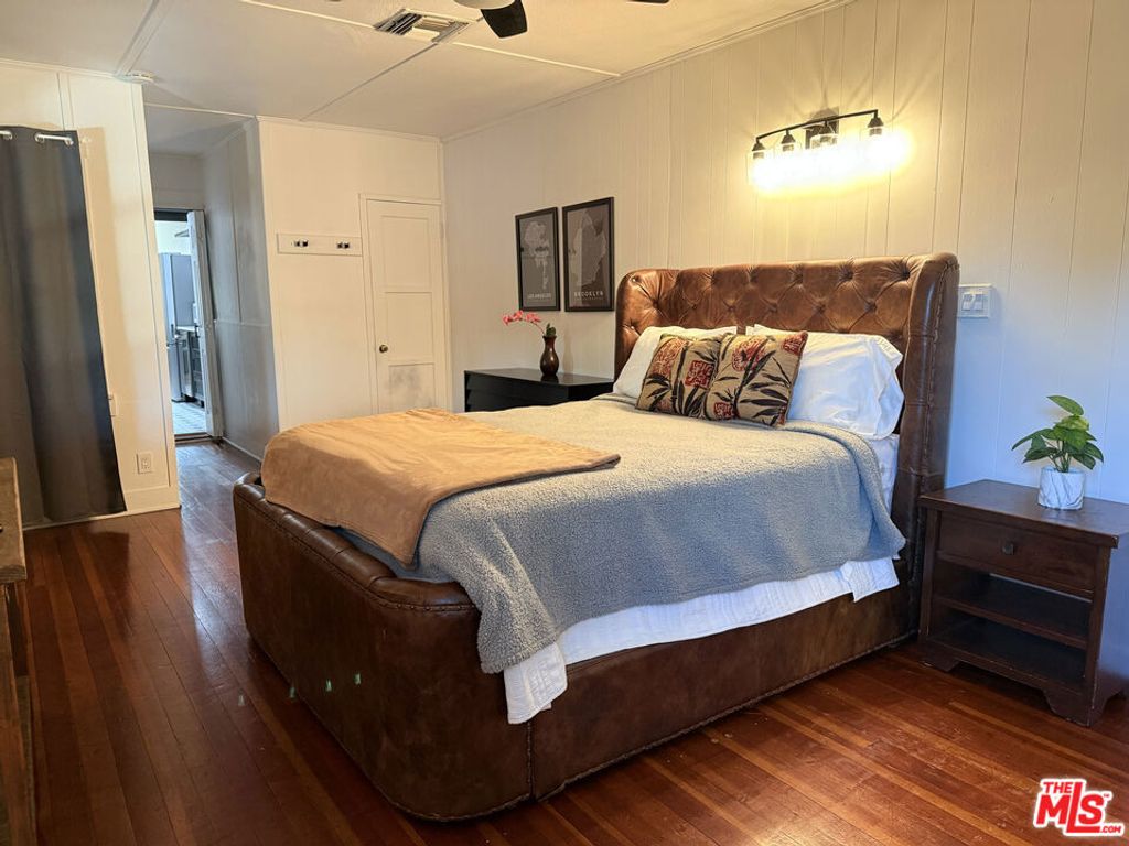 Image 10 of property listing at 5902 Lemp Avenue, North Hollywood, CA 91601