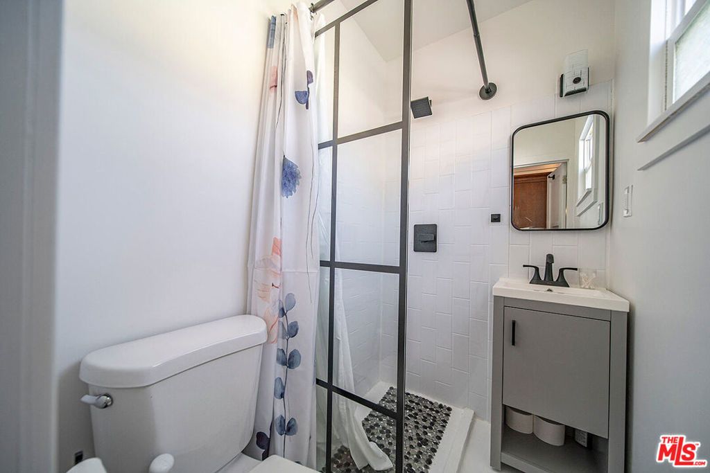 Image 12 of property listing at 5902 Lemp Avenue, North Hollywood, CA 91601