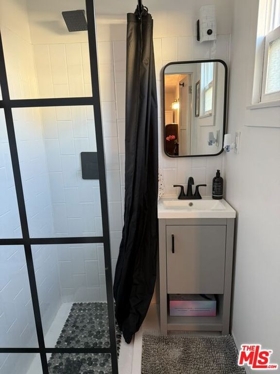 Image 13 of property listing at 5902 Lemp Avenue, North Hollywood, CA 91601