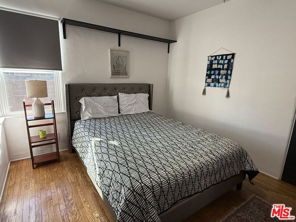 Image 14 of property listing at 5902 Lemp Avenue, North Hollywood, CA 91601