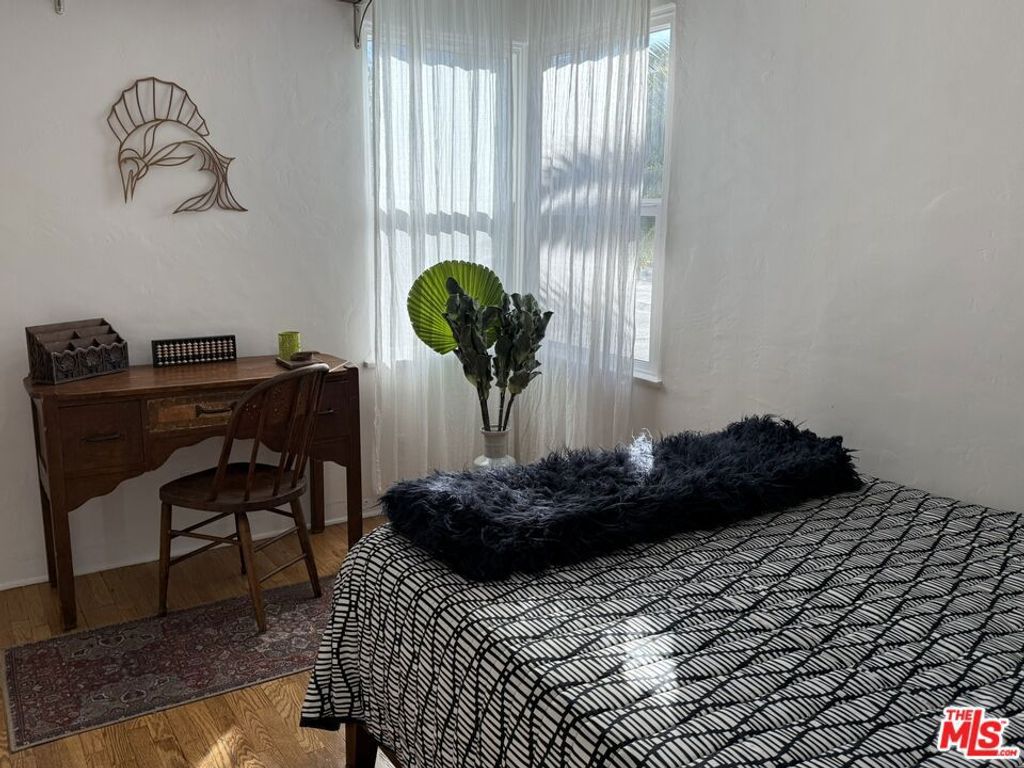 Image 16 of property listing at 5902 Lemp Avenue, North Hollywood, CA 91601