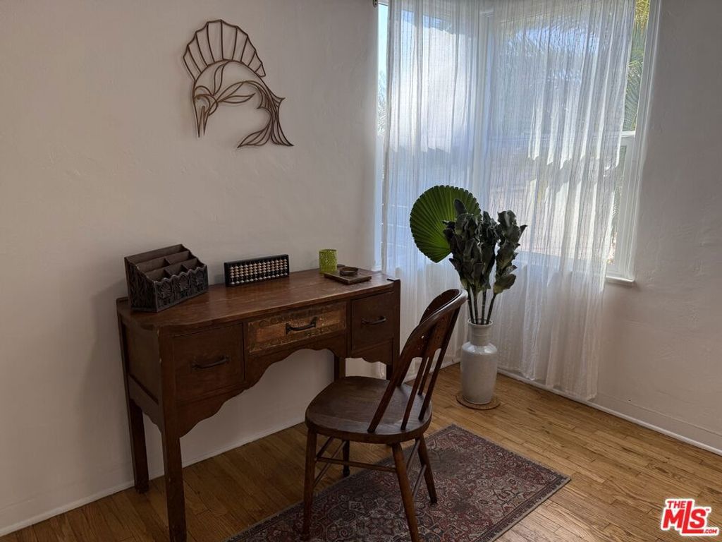 Image 17 of property listing at 5902 Lemp Avenue, North Hollywood, CA 91601