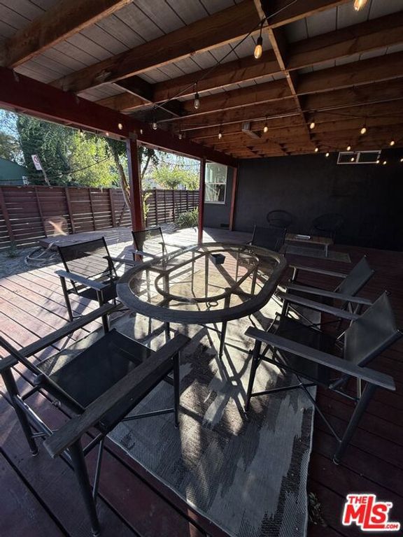 Image 20 of property listing at 5902 Lemp Avenue, North Hollywood, CA 91601