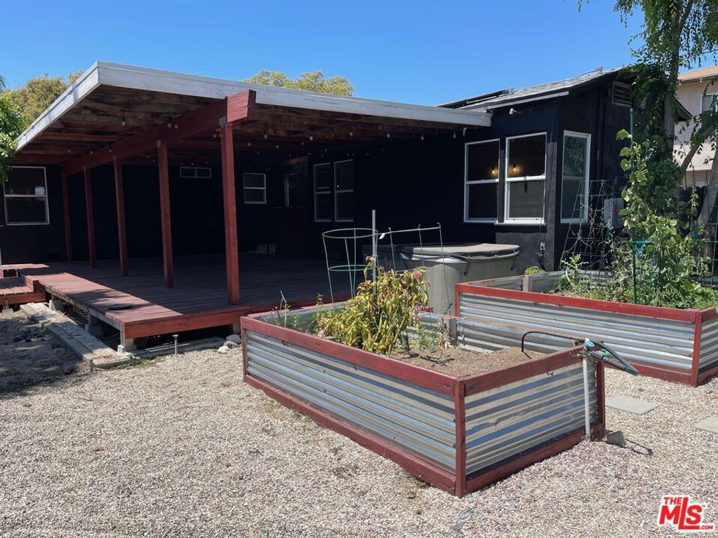 Image 22 of property listing at 5902 Lemp Avenue, North Hollywood, CA 91601