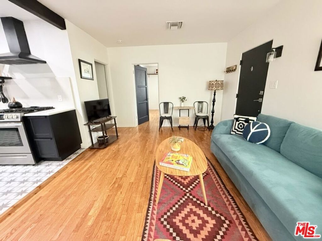 Image 5 of property listing at 5902 Lemp Avenue, North Hollywood, CA 91601