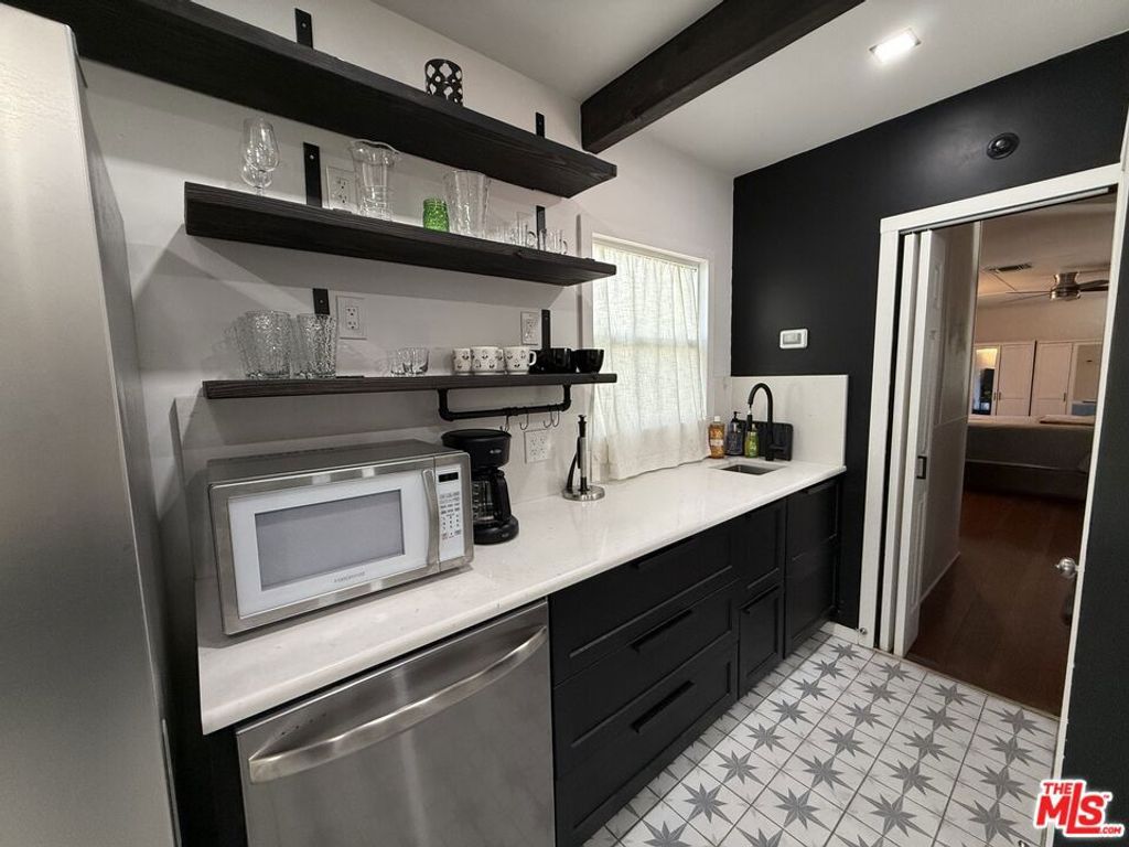 Image 9 of property listing at 5902 Lemp Avenue, North Hollywood, CA 91601