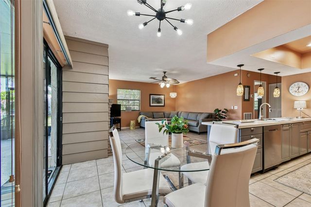 5352 SADDLEBROOK WAY 4, Wesley Chapel, FL 33543