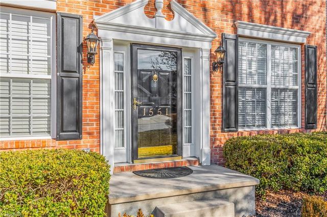 1551 Pondhaven Drive, High Point, NC 27265