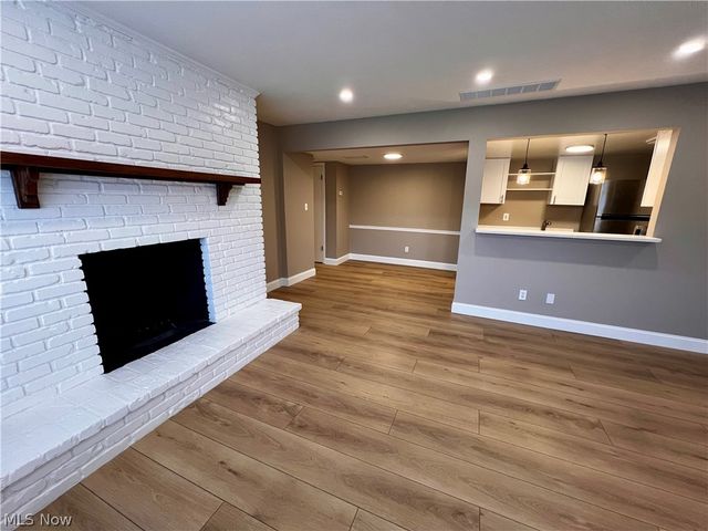 6910 Carriage Hill Drive 101, Brecksville, OH 44141