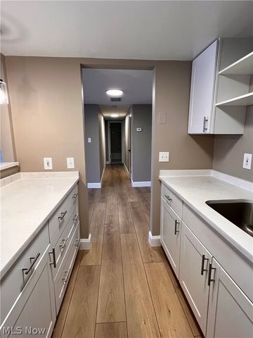 6910 Carriage Hill Drive 101, Brecksville, OH 44141