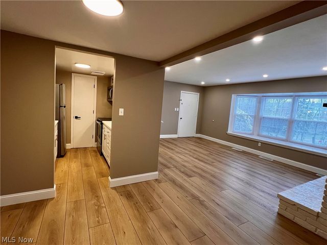 6910 Carriage Hill Drive 101, Brecksville, OH 44141