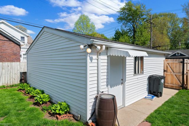 832 Loraine Street, Grosse Pointe, MI 48230
