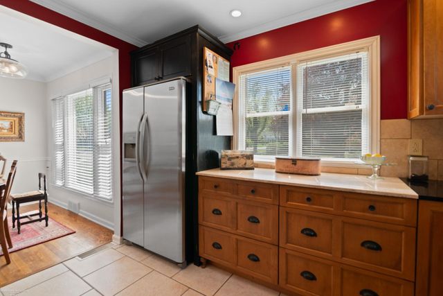 832 Loraine Street, Grosse Pointe, MI 48230