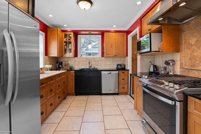 832 Loraine Street, Grosse Pointe, MI 48230