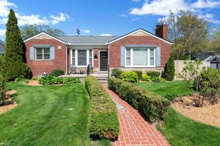 832 Loraine Street, Grosse Pointe, MI 48230