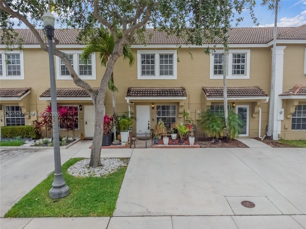 716 SW 122nd Ave, Pembroke Pines, FL 33025