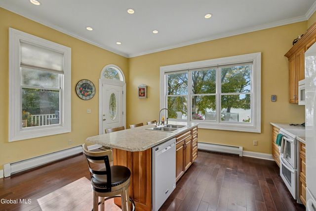 65 2nd Avenue, Troy, NY 12180