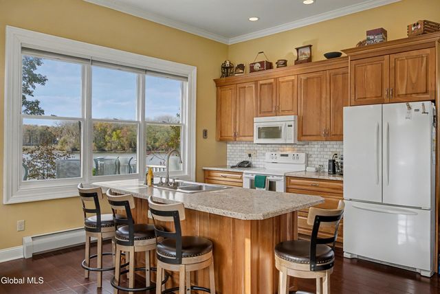 65 2nd Avenue, Troy, NY 12180