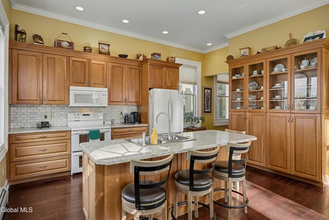 65 2nd Avenue, Troy, NY 12180