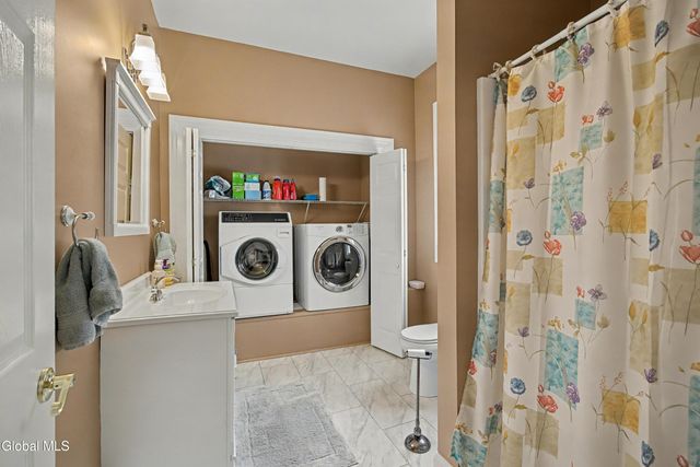 65 2nd Avenue, Troy, NY 12180