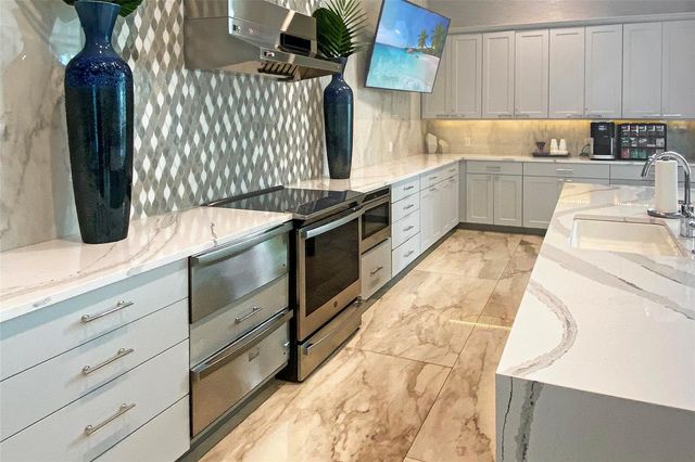 4939 SURFSIDE CIRCLE, Bradenton, FL 34211