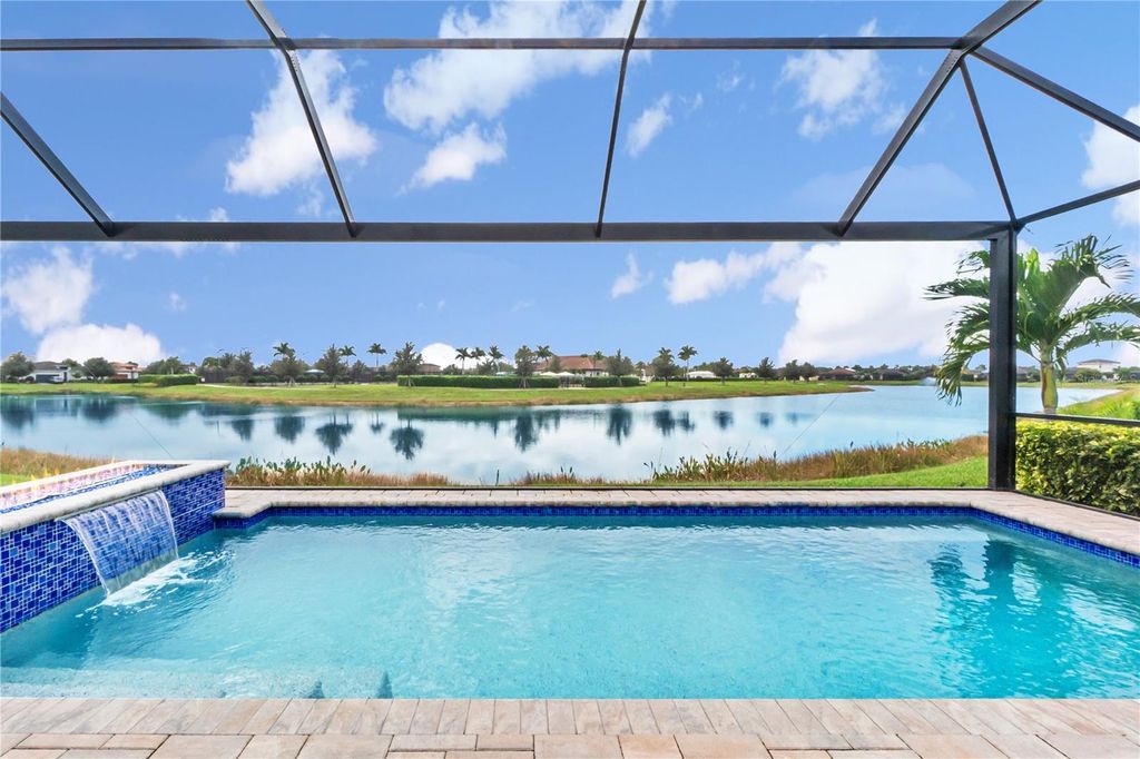 Image 2 of property listing at 4939 SURFSIDE CIRCLE, Bradenton, FL 34211