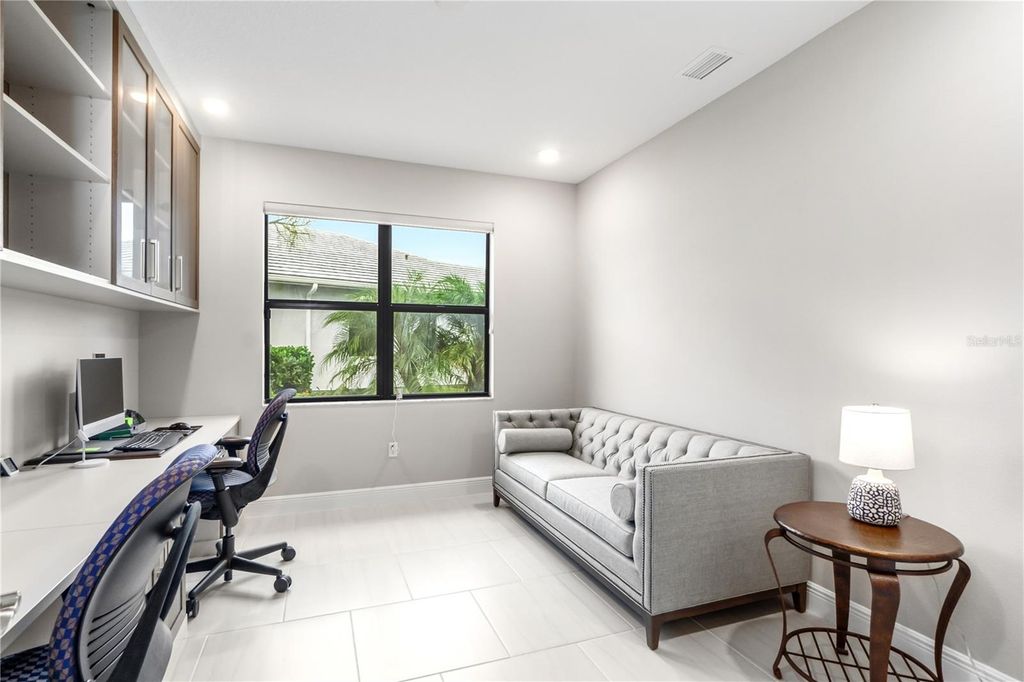 Image 20 of property listing at 4939 SURFSIDE CIRCLE, Bradenton, FL 34211