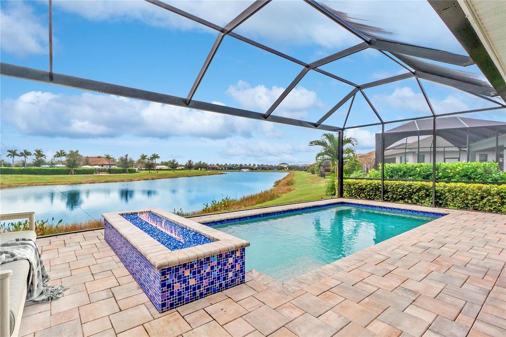 Image 3 of property listing at 4939 SURFSIDE CIRCLE, Bradenton, FL 34211