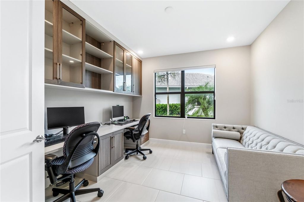 Image 21 of property listing at 4939 SURFSIDE CIRCLE, Bradenton, FL 34211