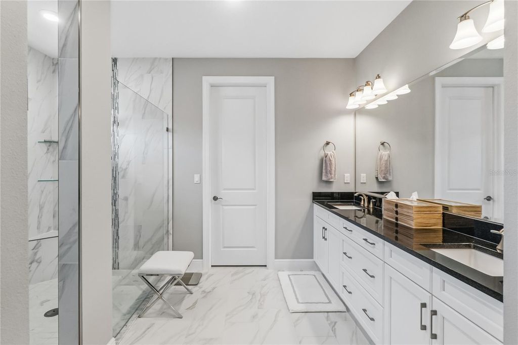 Image 40 of property listing at 4939 SURFSIDE CIRCLE, Bradenton, FL 34211