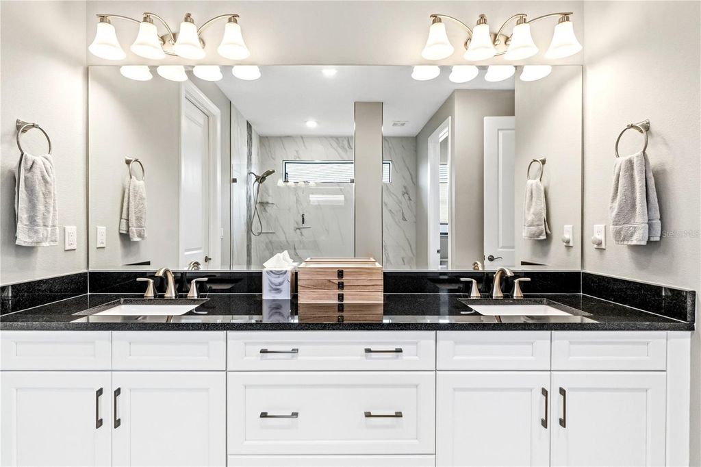 Image 42 of property listing at 4939 SURFSIDE CIRCLE, Bradenton, FL 34211