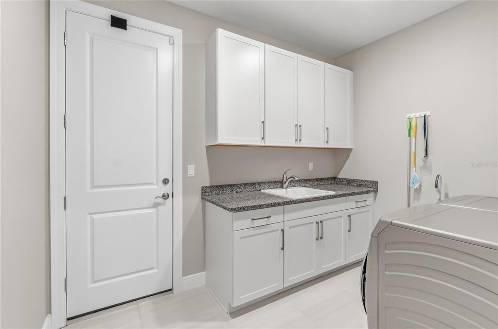 Image 55 of property listing at 4939 SURFSIDE CIRCLE, Bradenton, FL 34211