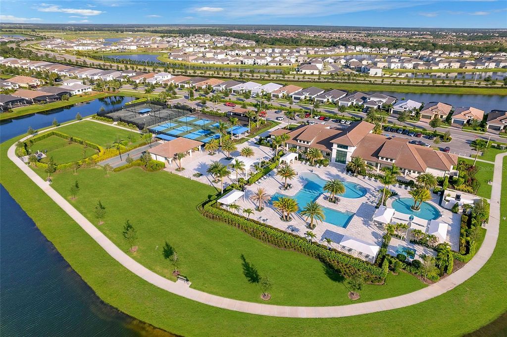 Image 66 of property listing at 4939 SURFSIDE CIRCLE, Bradenton, FL 34211