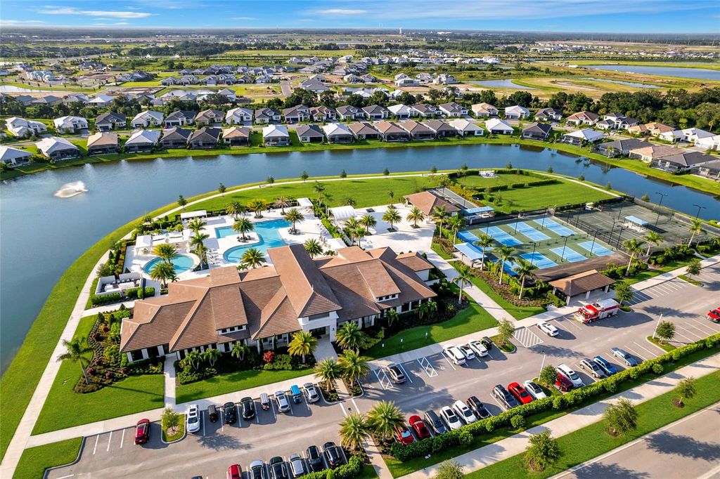 Image 67 of property listing at 4939 SURFSIDE CIRCLE, Bradenton, FL 34211