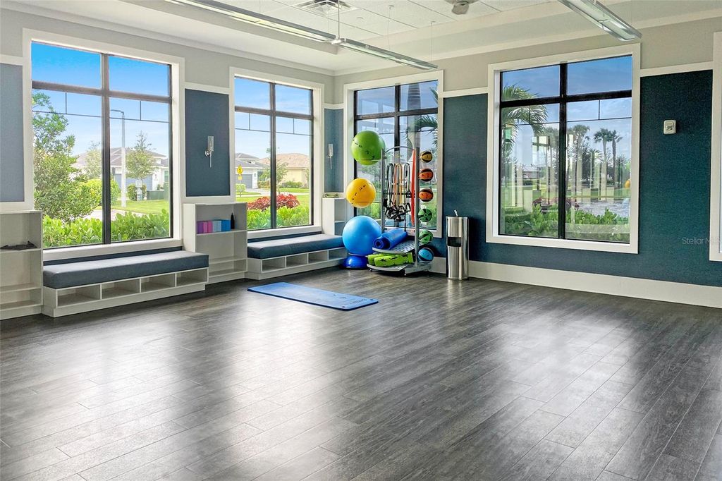 Image 71 of property listing at 4939 SURFSIDE CIRCLE, Bradenton, FL 34211