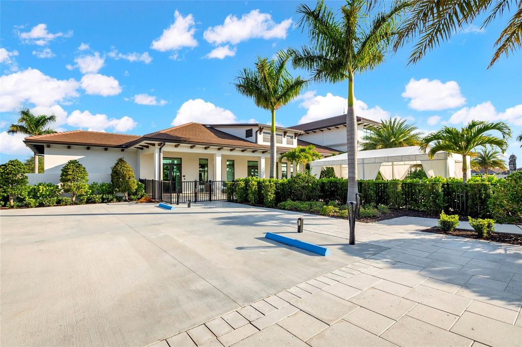 Image 76 of property listing at 4939 SURFSIDE CIRCLE, Bradenton, FL 34211