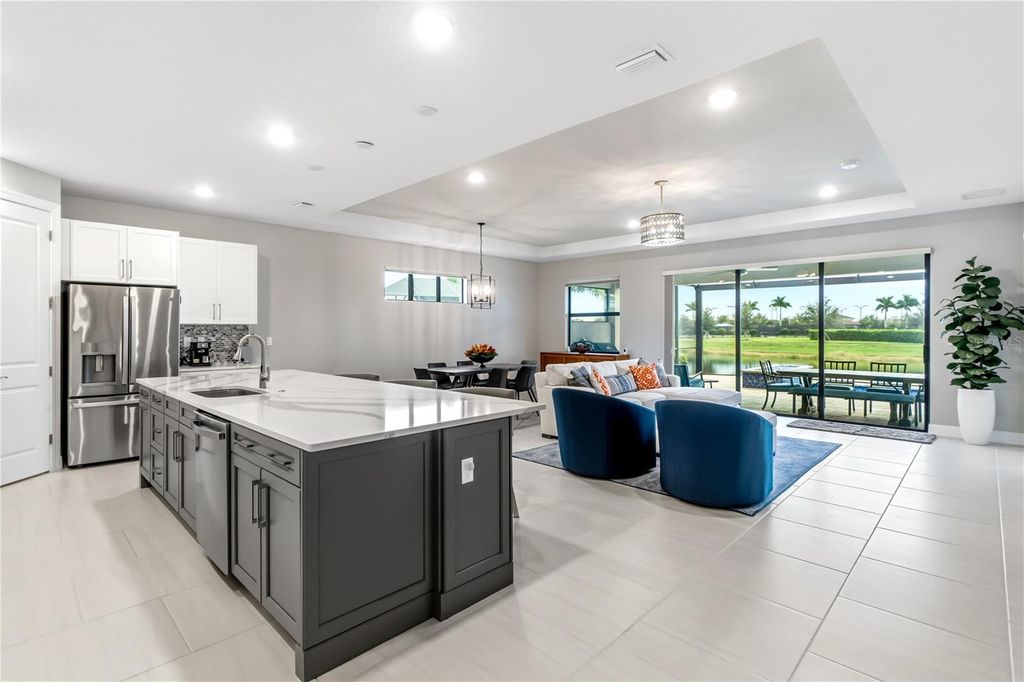 Image 9 of property listing at 4939 SURFSIDE CIRCLE, Bradenton, FL 34211