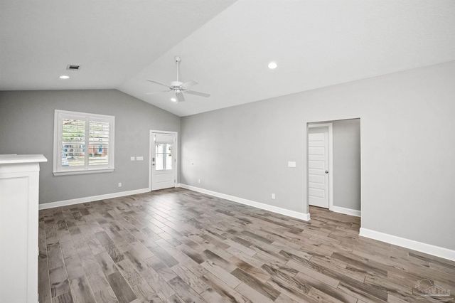 1121 E Maxwell St, Pensacola, FL 32503