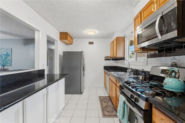 8233 Fallbrook, West Hills, CA 91304