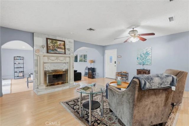 8233 Fallbrook, West Hills, CA 91304