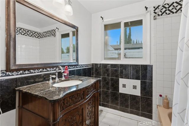8233 Fallbrook, West Hills, CA 91304