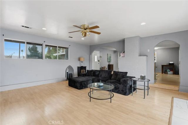 8233 Fallbrook, West Hills, CA 91304