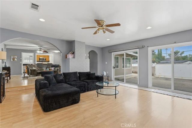 8233 Fallbrook, West Hills, CA 91304