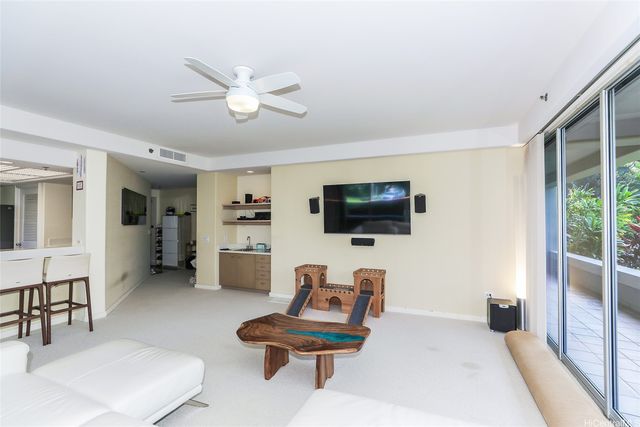 1 Keahole Place 2113, Honolulu, HI 96825