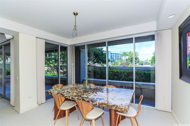 1 Keahole Place 2113, Honolulu, HI 96825